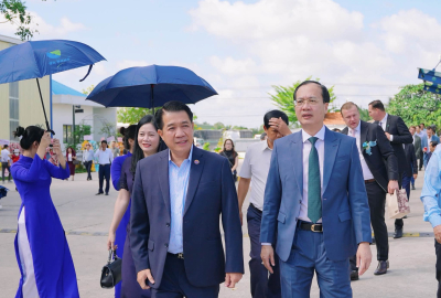 Hùng Nhơn chúc mừng De Heus khánh thành Nhà máy Thức ăn Cá biển và Cá nước lạnh Vĩnh Long 4