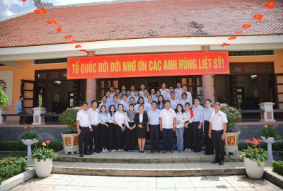 Tập đoàn Hùng Nhơn dâng hương tưởng niệm các Anh hùng liệt sĩ Trung đoàn 207 - Quân khu 8