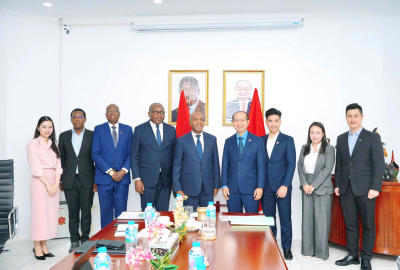 Hùng Nhơn và Angola trao đổi tiềm năng hợp tác trong lĩnh vực chăn nuôi công nghệ cao